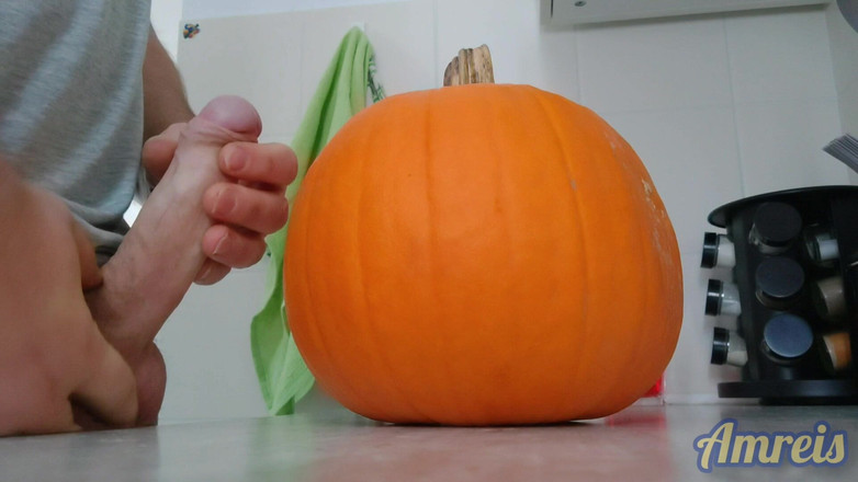 Amreis: Satu lagi Orgasme Halloween. Berdenyut dan tebal di labu.