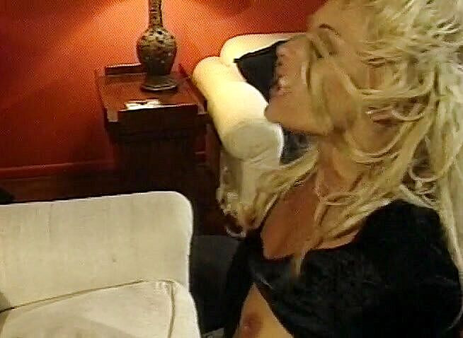 The Vintage Era: Si cantik rambut pirang menguras sedot habis-habisan dan ngentot kontol...