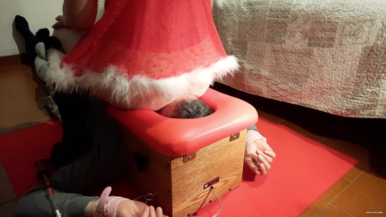 goddess82: Face Sitting &amp; Merry Christmas! 