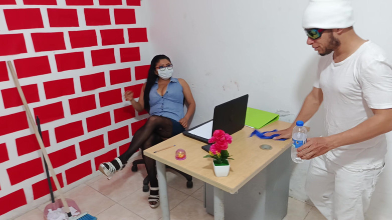 NEGRITA SEXY: Szef poniżając swojego pracownika i w końcu rucha go w...