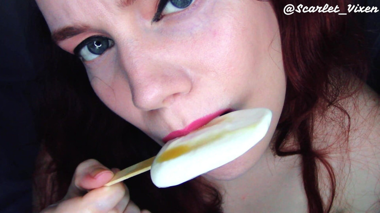 Scarlet Vixen: Romige Popsicle zuigen