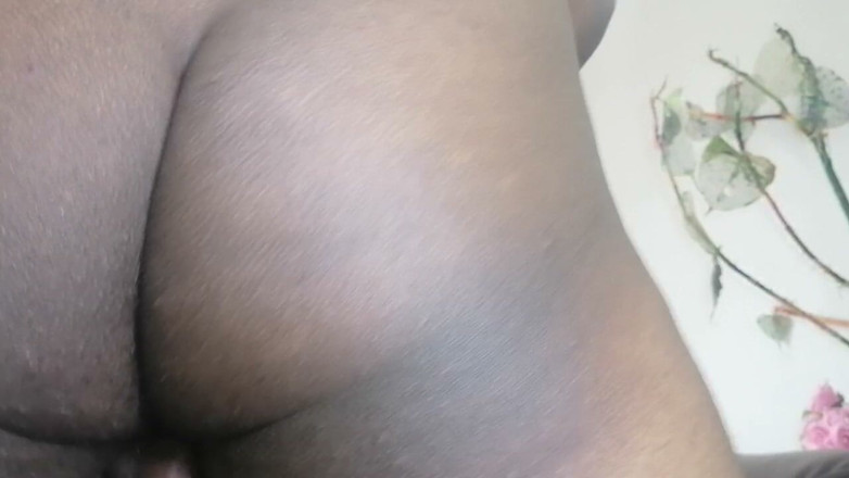 Tina Baby: デシ秘書ティナがミスのためにアナルセックスされる