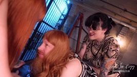 그녀의 구멍을 채우기 - 여주인 Diana Von Rigg와 Zara Fox의 섹시한 Sissy Spitroast