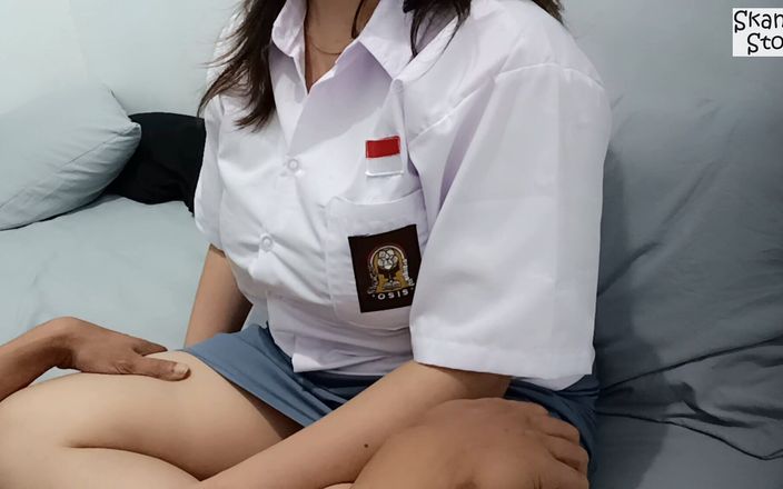 Skandal Story: Pick up a New Girlfriend From College.