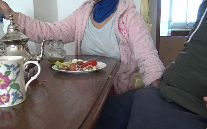 Souzan Halabi: Арабскую зрелую соблазнил ее пасынок прикоснуться к его большому хую