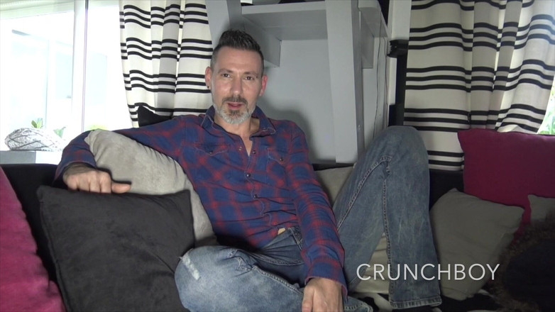 AMATOR BAREBACK FRENCH STUDIO: 2423 Deze jongen heeft het geluk om pornoster Enzo Rimenez...