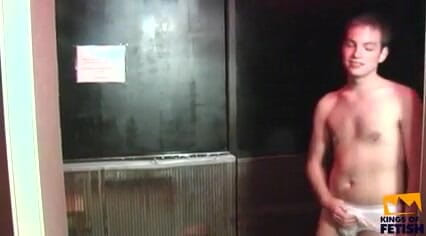 Gay Diaries: Twink con i piercing ai capezzoli viene speronato nel culo...