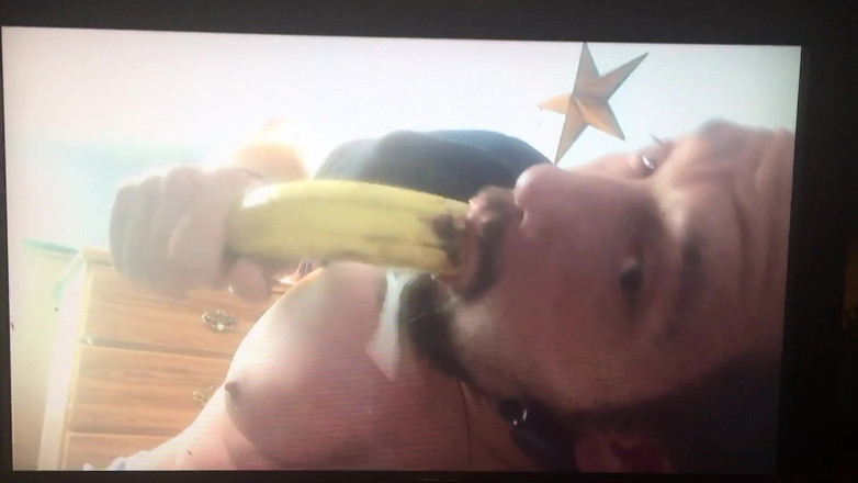 King Of Crossdress: Throating bannana baby