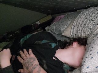 2nakedneighbors: Спільне ліжко зі зведеною сестрою, яка любить трахати мене.