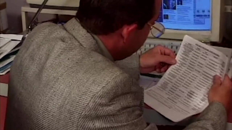 Bangora clips: Blond zwart college schatje neemt intense kantoor op zijn hondjes...