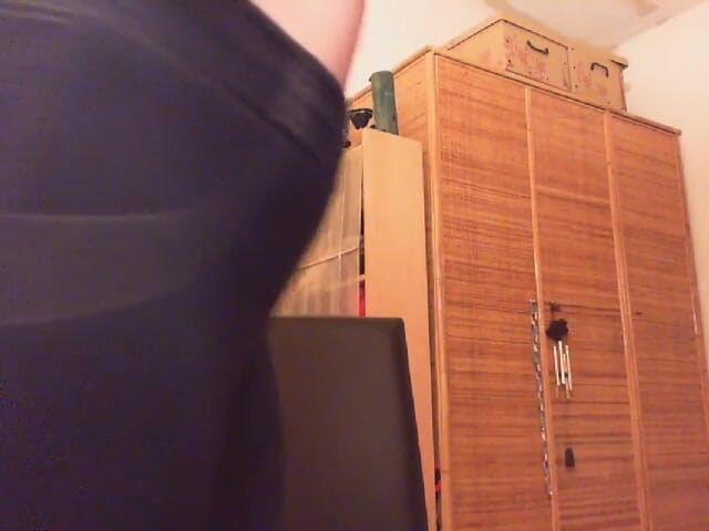 Nicoletta Embassi: Big ass bounce!