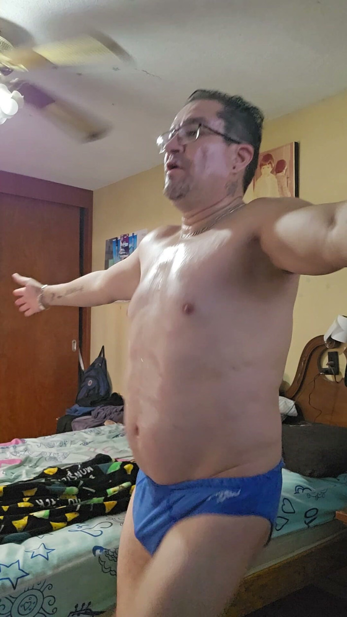 Brayan_PerDiazz: A Little Exercise in My Room