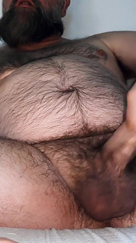 Ayah beruang ngocok kontol besar berbulunya