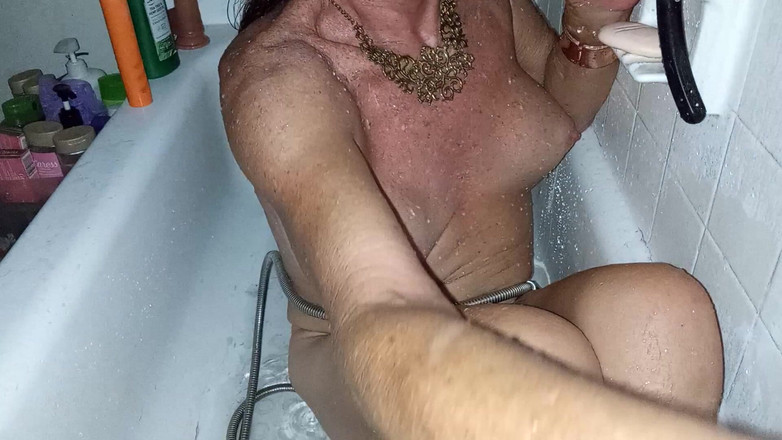 Lizzy Yum: Lizzy Yum Sd setembro 2025 Banho de masturbação anal
