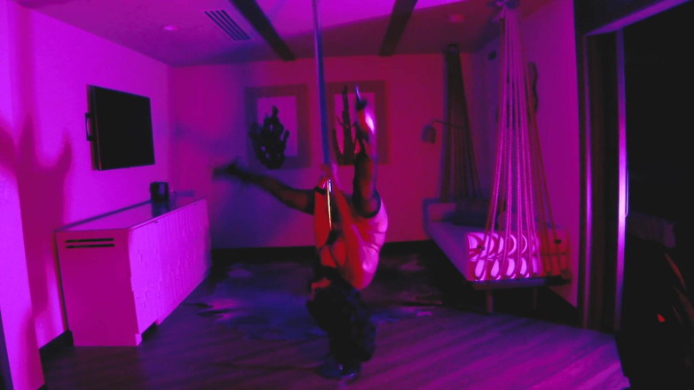 Paradise Producer: Stripper pole fantasi!