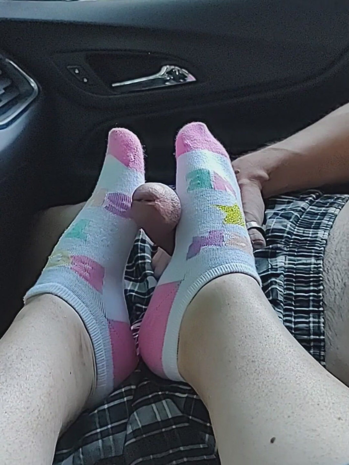SocksAddict69: Offentlig footjob Sockjob med flickor Ankle Socks - Cum on Socks