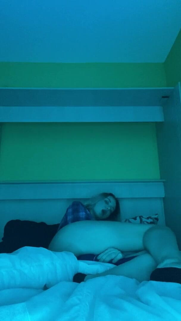 My bf cuckold: Masturbare de dimineață singură acasă cu vibrator