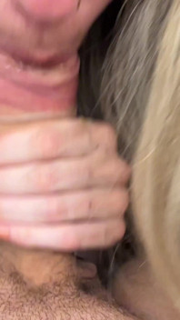 Tato MILF miluje sperma