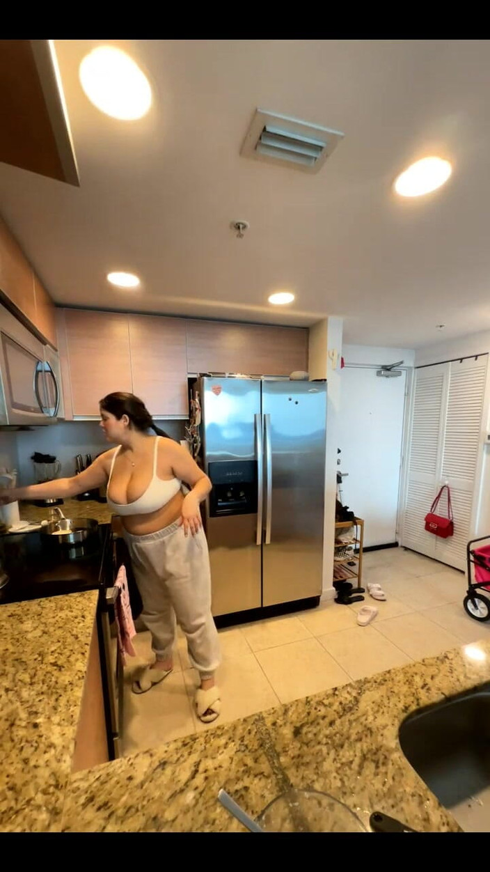 Dani Valentina: हैलो बेबी!