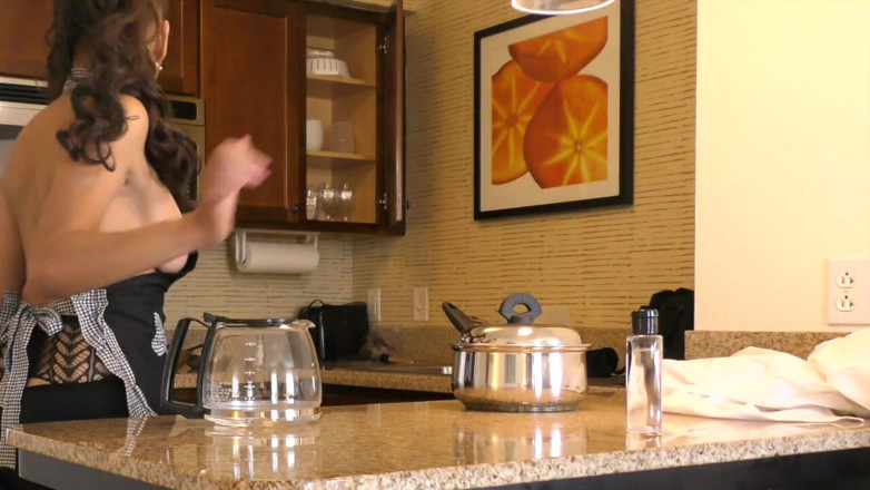 Real Amateur Sluts: Maid Pennelope takes a break from cleaning