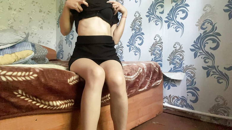 Alexa Holly: 미니스커트 입은 섹시한 이복 여동생