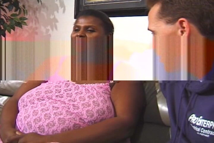 Mature Climax - 100% Mature Videos: काली खूबसूरत विशालकाय महिला लंबे और भरे हुए गोरे लंड का मजा लेती है
