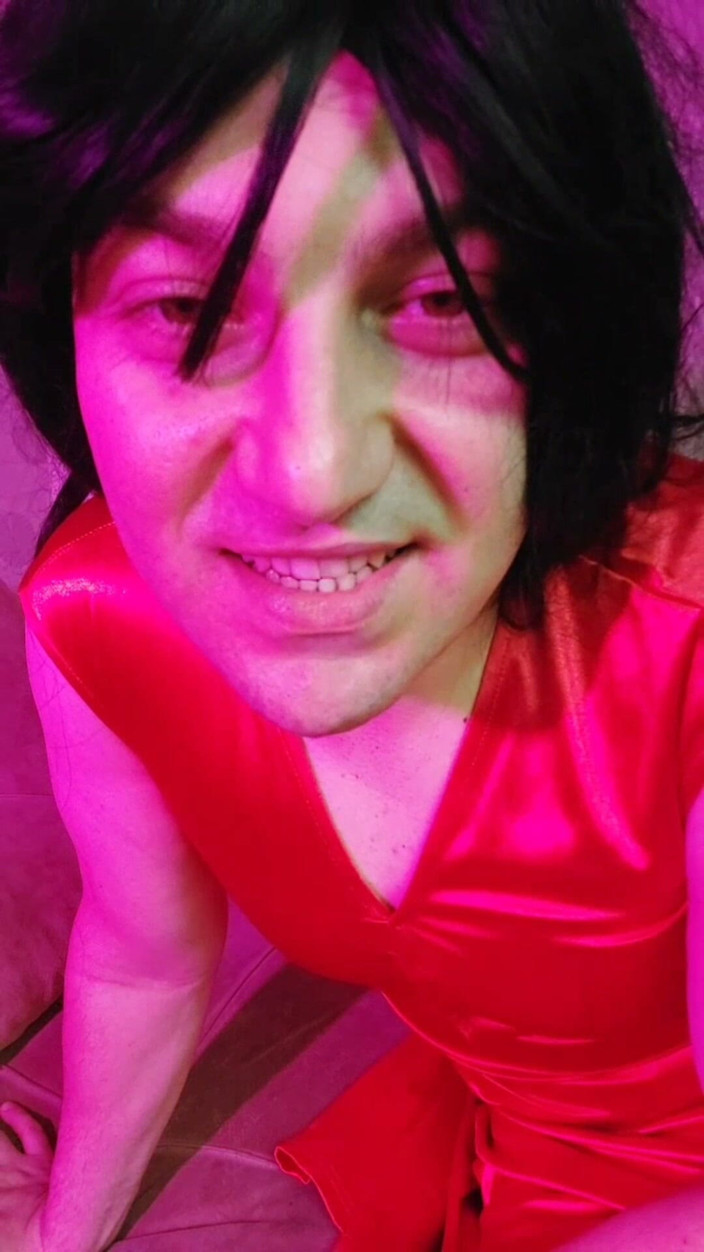 Kitty_Cross: Červený gotický bílý femboy s polovičními punčocháčemi