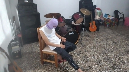 NEGRITA SEXY: 我在教室里自慰，一边幻想着和我的朋友做爱