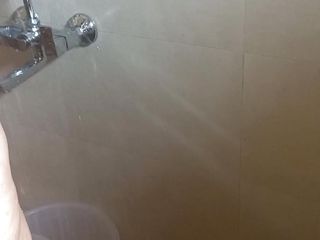 SameerPhunk: Tante semok india lagi asik nyepong kontol di kamar mandi
