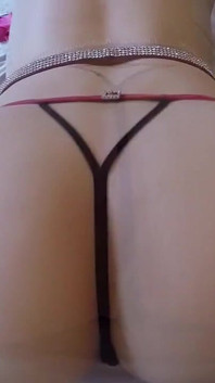 큰 엉덩이를 흔드는 CD POV
