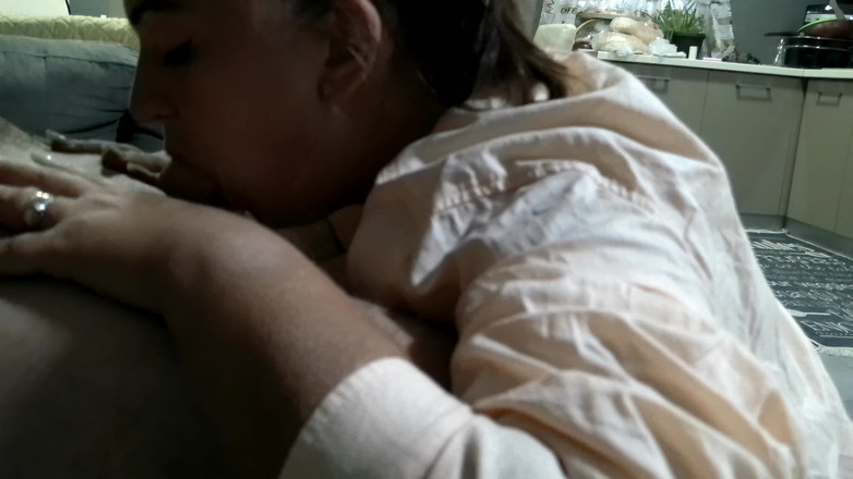 fantasycouplexxx: Sekretärin blowjob morgens in meinem büro