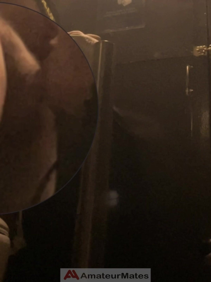 AmateurMates: Jules Berada Di Kelab Dan Disuruh Kembar Comel Ini Untuk...