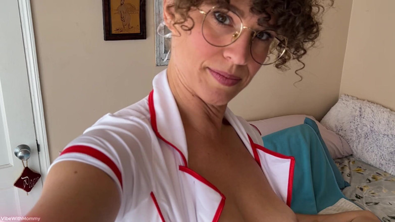 VibeWithMommy: Sestřička macecha udělá domácí návštěvu během shledání