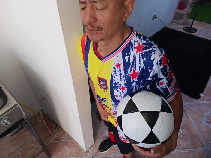 Lady: ワールドカップが始まる前に、美しくて胸の大きいメキシコ人の継娘とセックスするんだ。