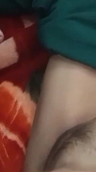 Güzel üvey kız üvey babasıyla sikişiyor Hintçe ses
