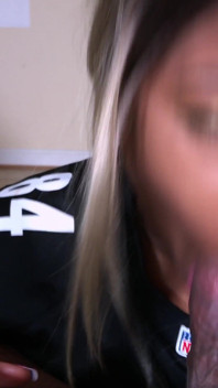 Czarno-żółty sex oralny od Niny Rivery