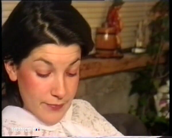 French Family Secrets: Špatně koncentrovaná studentka ochotnější šukat!