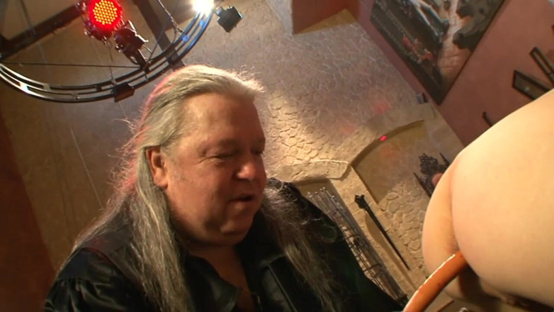Absolute BDSM films - The original: Enormes brinquedos sexuais na buceta humilhantes