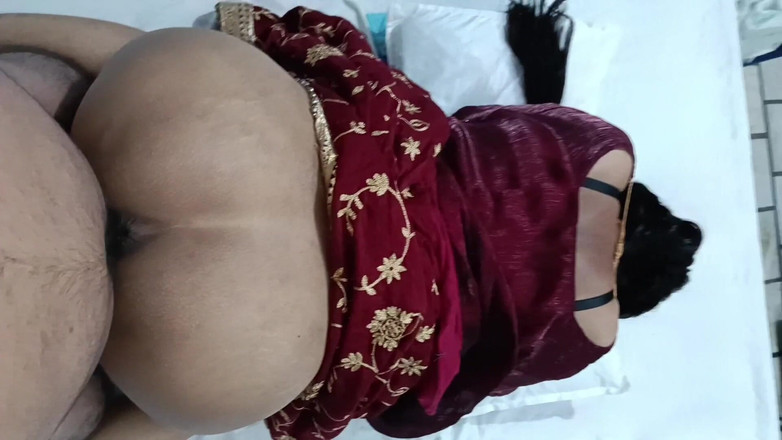 Vamika: Tamil Bhabhi Vamika został zerżnięty w pieska