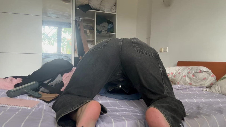 NipsAndStrips: Шкіряні пукає з джинсами