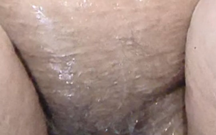 HerculesnVENUS: Une chatte poilue et juteuse jouit et baveuse