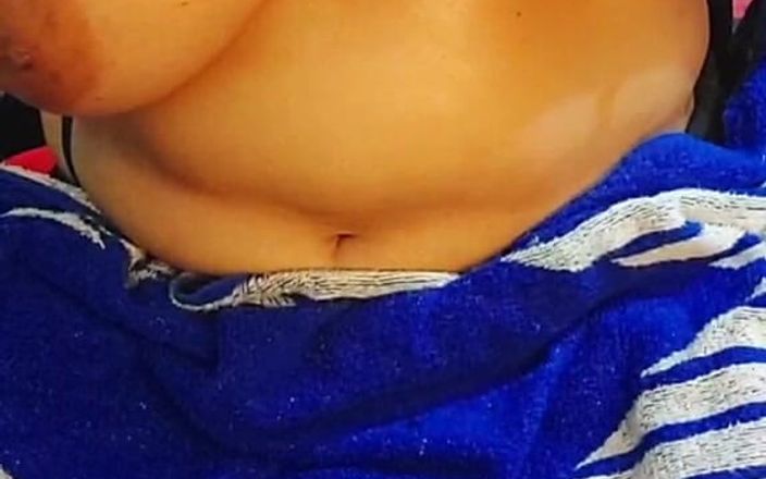 Adiba fan: アイスおっぱい揉む