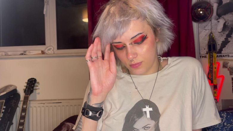 Glitterqueen1999: 彼氏がバイセクシュアルかどうか見てみましょう
