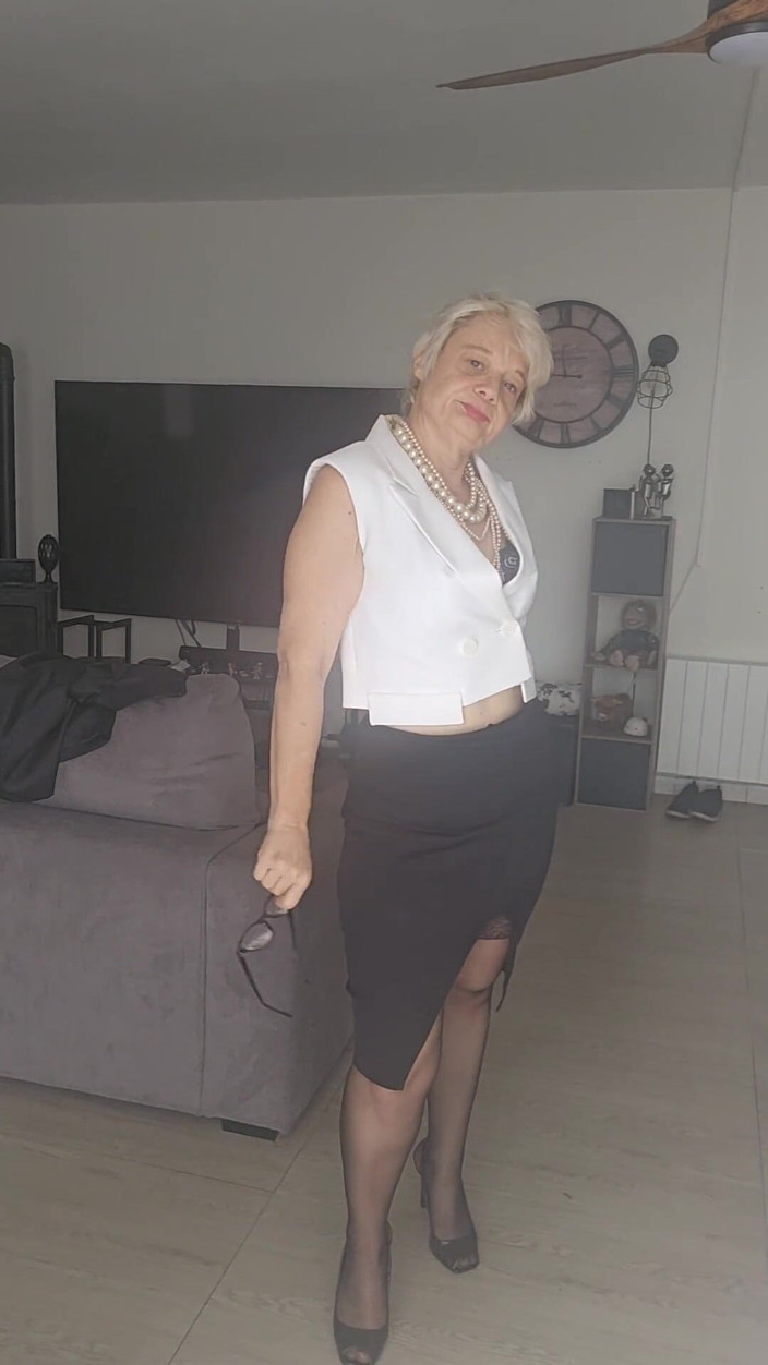 Sofy13: Co Sądzisz O Moim Stroju Do Pracy? Wytrzymasz Dzień Wcześniej...