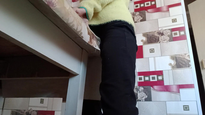 Lesbian-illusion: Зведена сестра мастурбує соло з множинними оргазмами - Lesbian_illusion