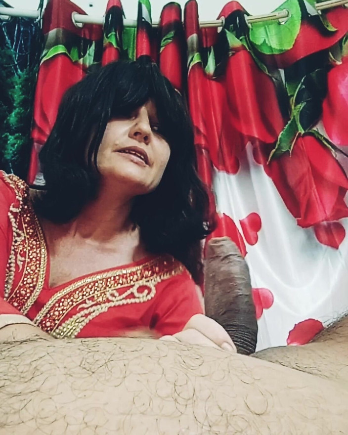 Bolly Karma: Я беру свой член для нее