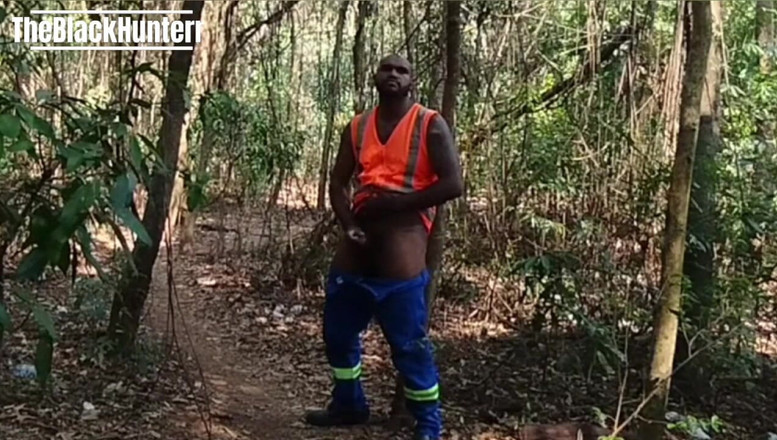 TheBlacKHunterr: Pracownik ssący krzak i pieprzący swojego współpracownika