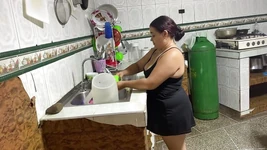 Eu peço um favor ao meu enteado e ele diz que vai fazer isso por mim se eu lhe der um boquete e acabarmos fodendo