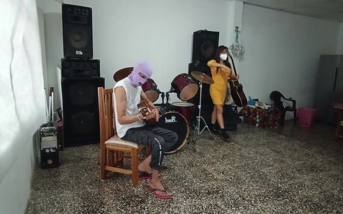 Goky: Sexi Musiklehrerin posiert schülerin Cachondo