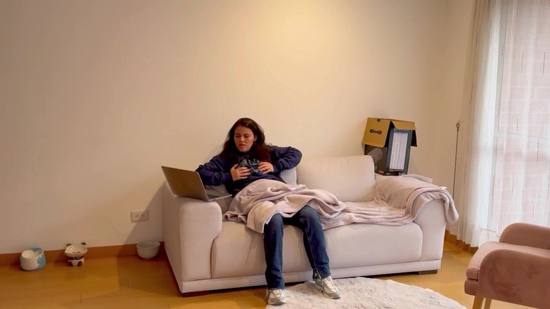 scarlettandc: La Vicina Che Finge Sempre Di Voler Essere Lesbica